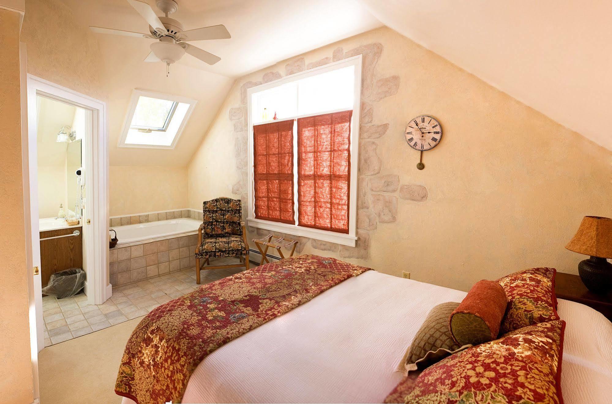 The Red Clover Inn Mendon ภายนอก รูปภาพ